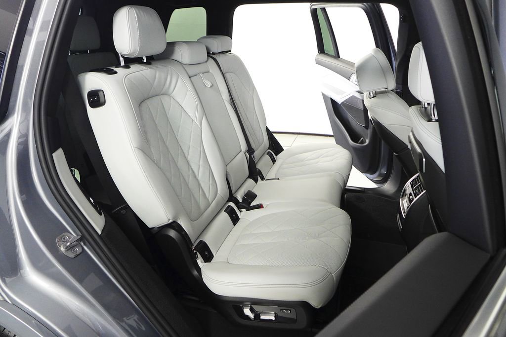 Certified 2023 BMW X7 xDrive40i w/ Parking Assistance Package image 20