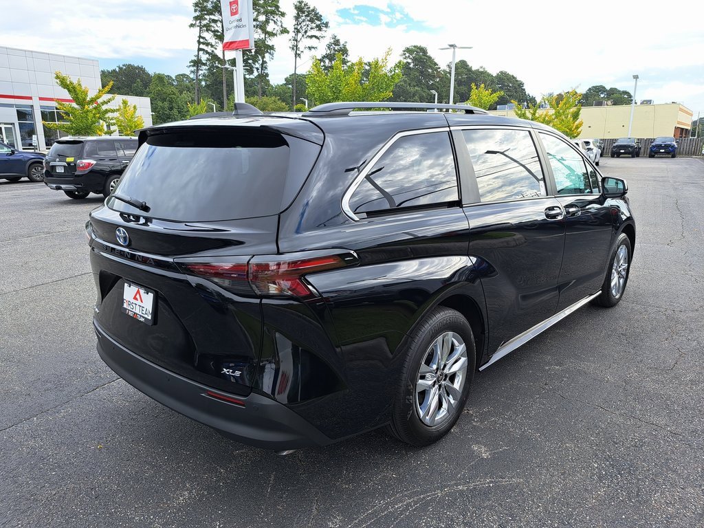 New 2025 Toyota Sienna XLE image 6