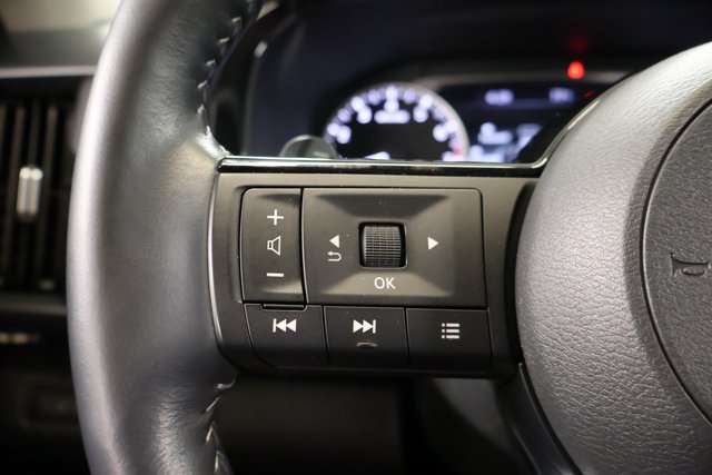 Certified 2025 Nissan Pathfinder SL w/ Black Appearance Package AWD/4WD image 17