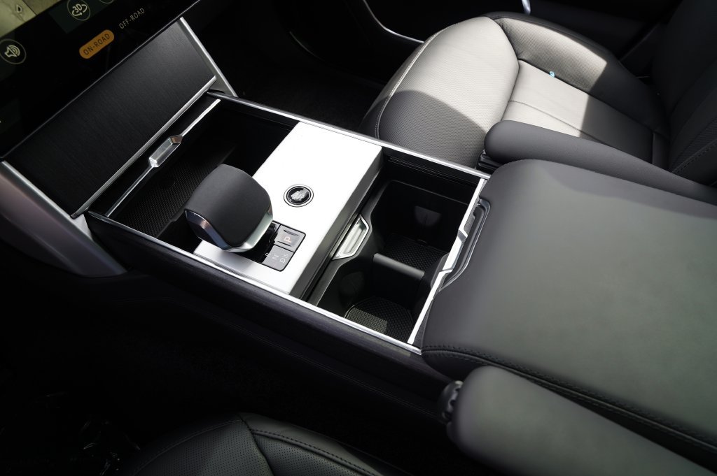 New 2026 Land Rover Range Rover Long Wheelbase SE AWD/4WD image 35