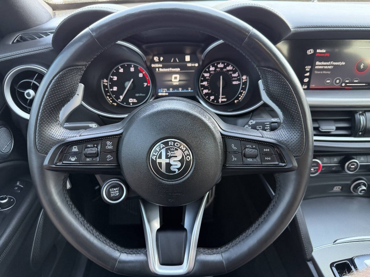 Used 2022 Alfa Romeo Stelvio Veloce AWD/4WD image 22