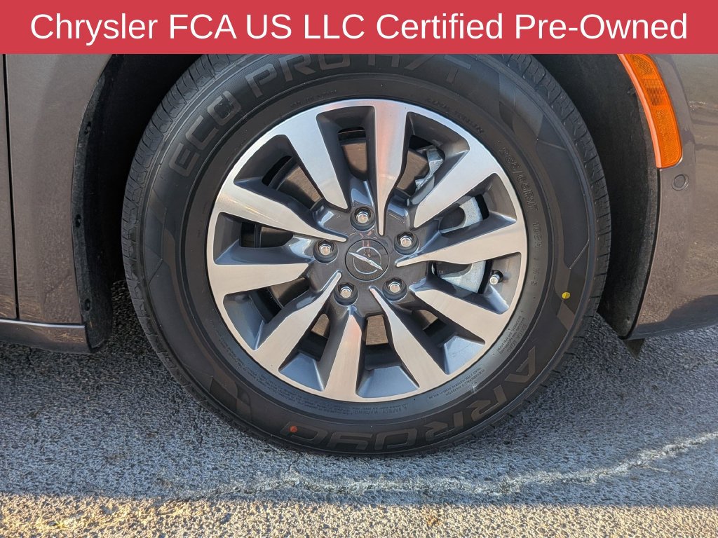 Used 2023 Chrysler Pacifica Limited FWD image 14