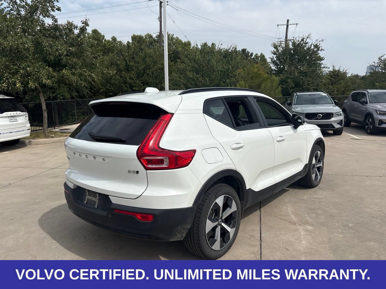 Certified 2025 Volvo XC40 B5 Plus AWD/4WD image 7