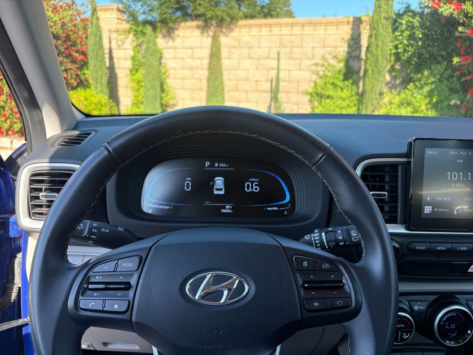Used 2025 Hyundai Venue SEL image 27