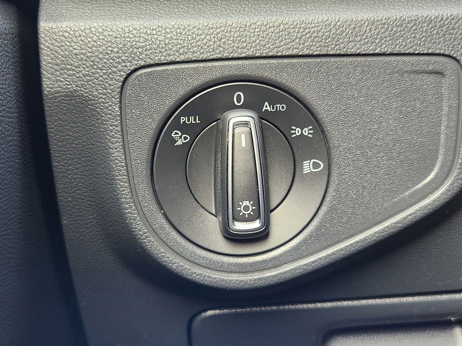 Used 2022 Volkswagen Atlas SE image 25