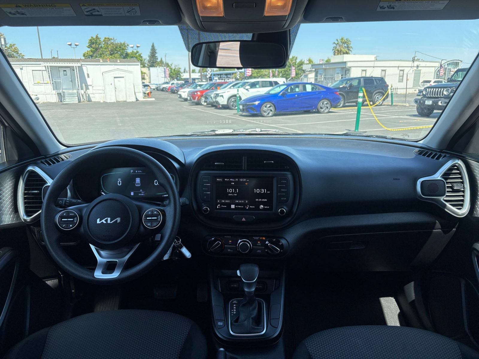 Used 2025 Kia Soul LX w/ LX Technology Package FWD image 31