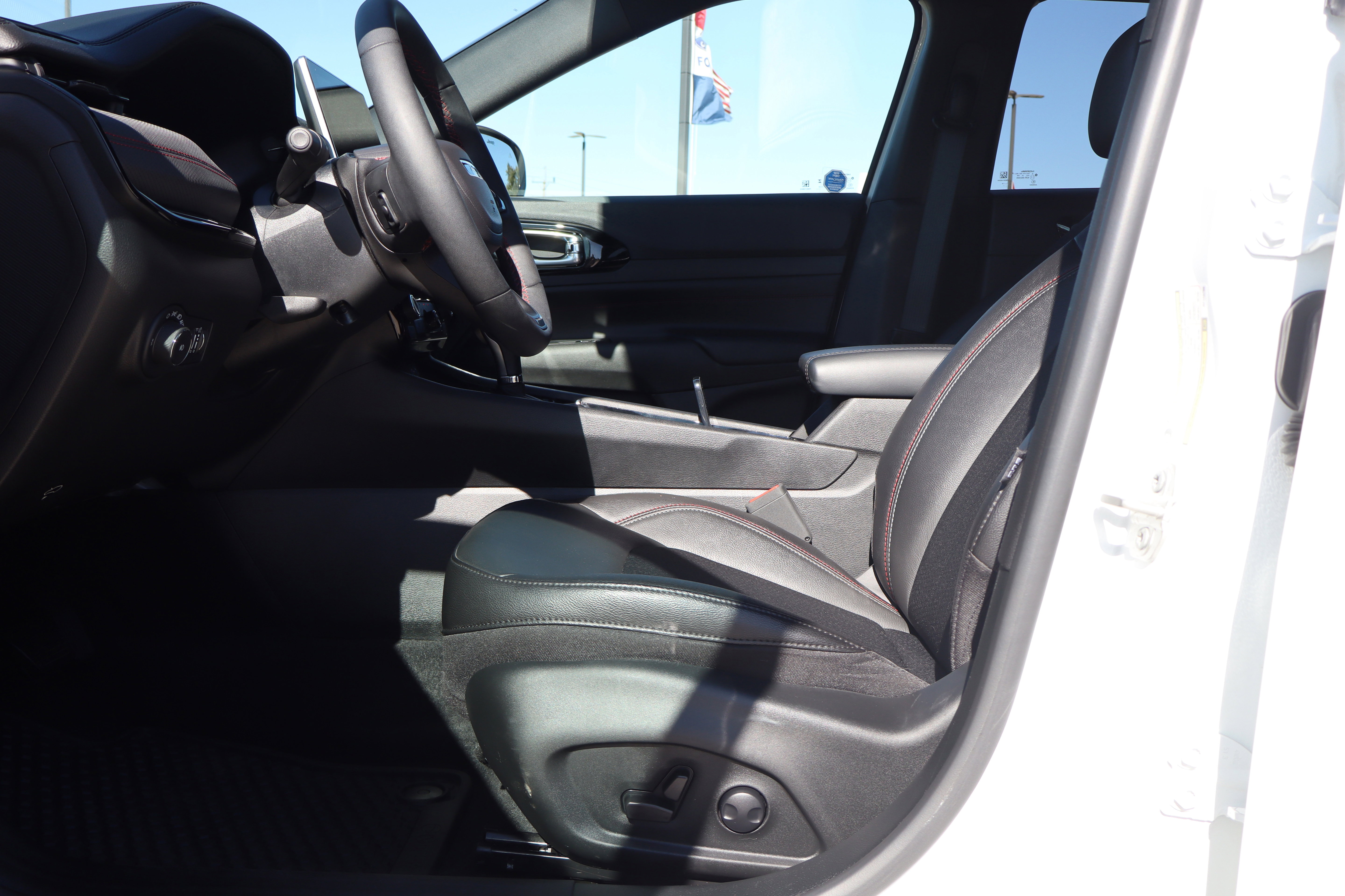 Used 2024 Jeep Compass Trailhawk w/ Trailhawk Convenience Group image 10