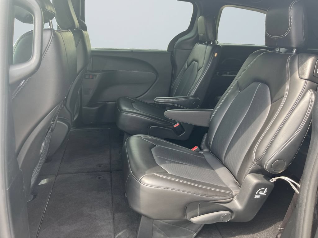 Used 2025 Chrysler Pacifica Select FWD image 13