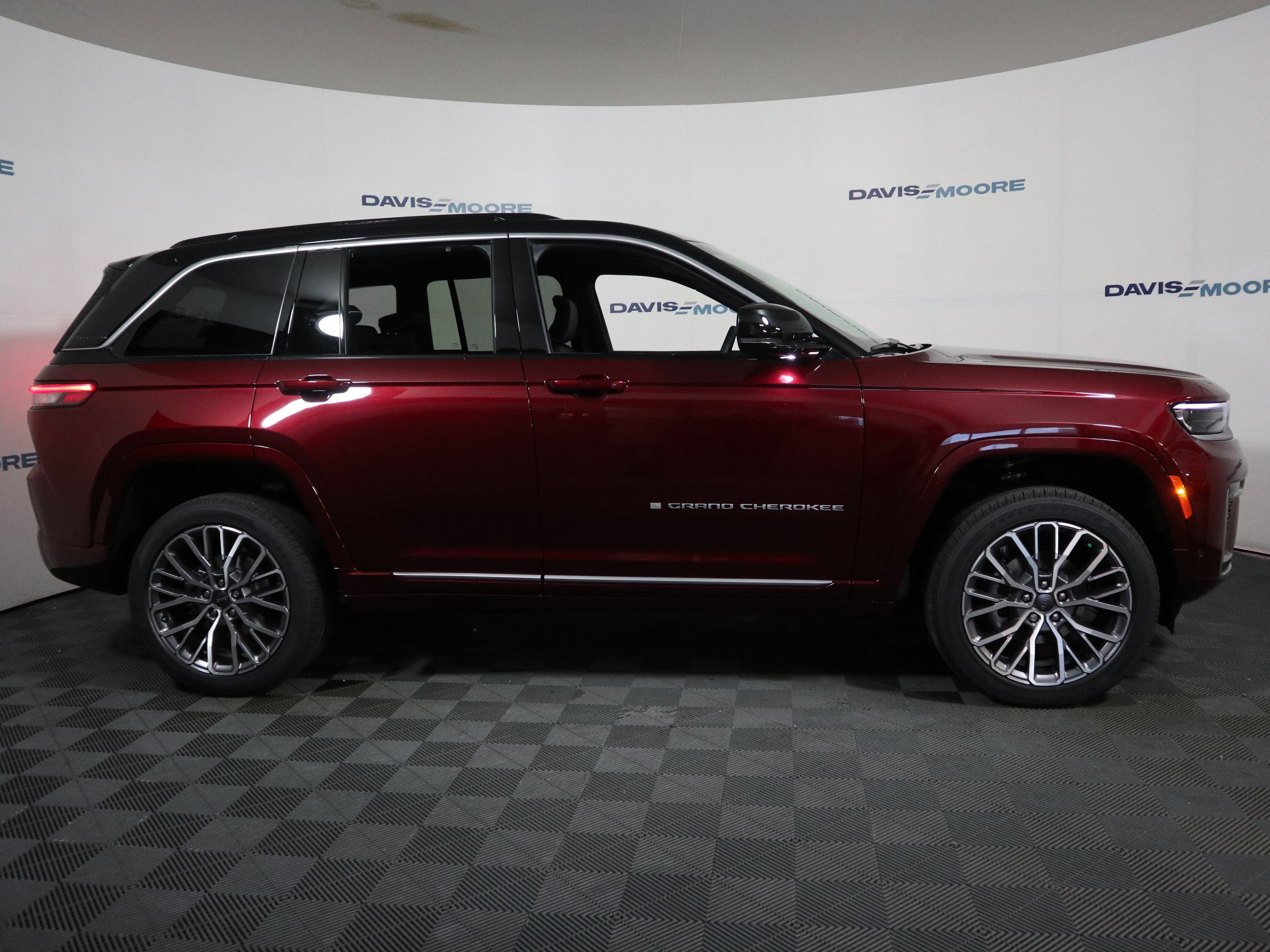 New 2026 Jeep Grand Cherokee Summit AWD/4WD image 4