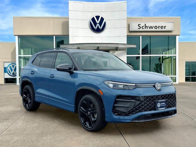 Certified 2025 Volkswagen Tiguan SE R-Line AWD/4WD image 4