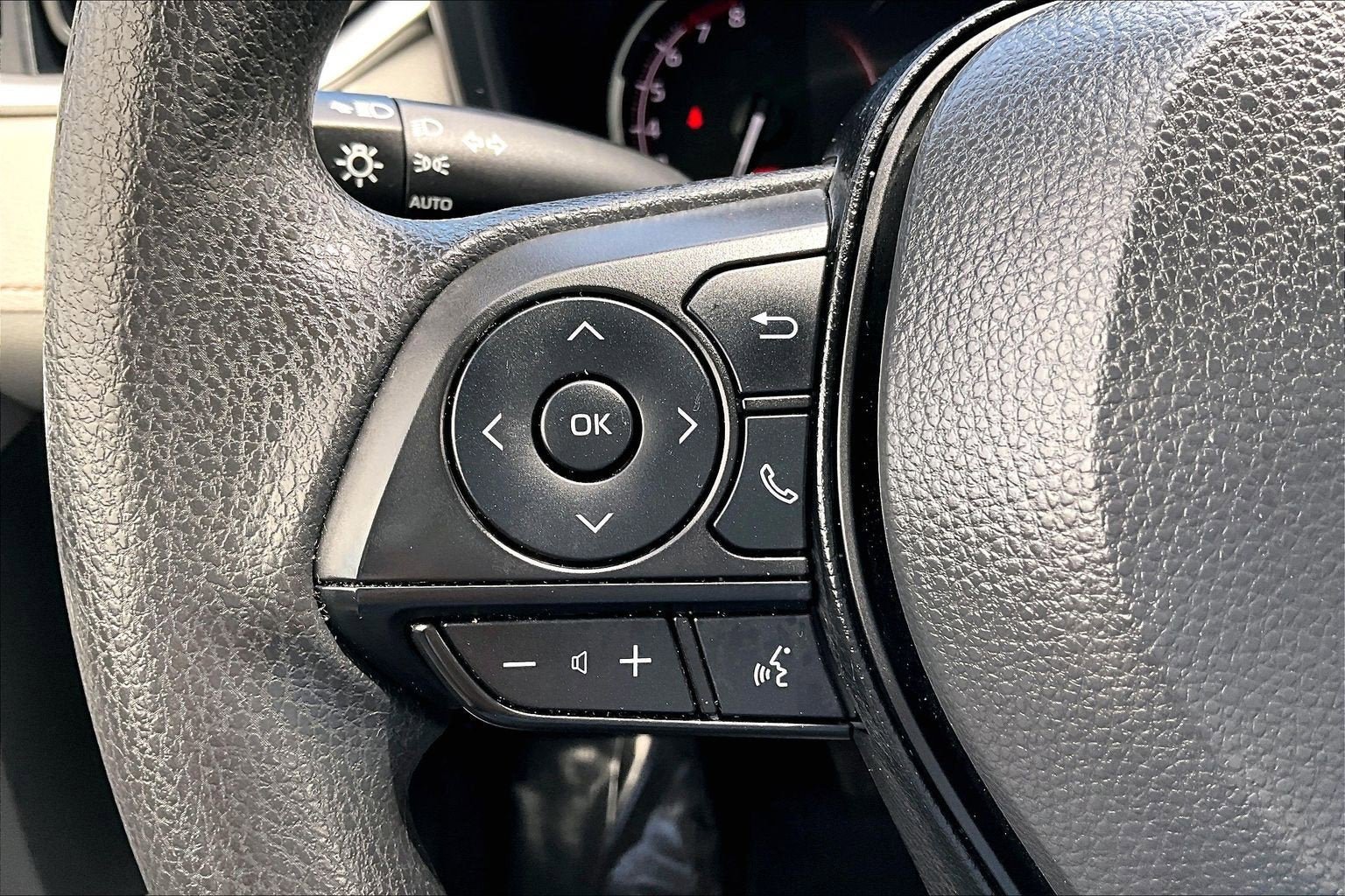 Used 2025 Toyota RAV4 XLE AWD/4WD image 17
