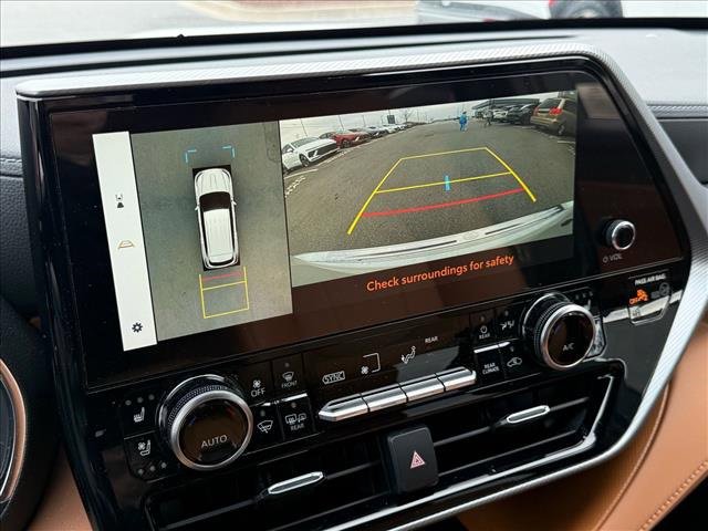Used 2024 Toyota Highlander Platinum image 25