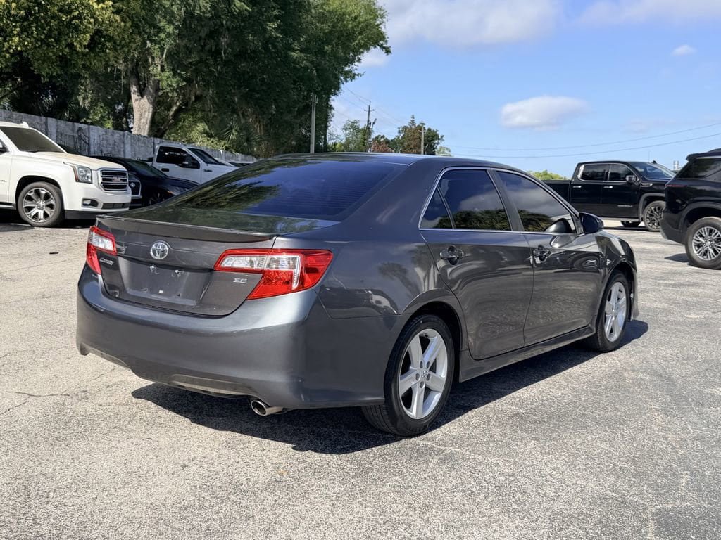 Used 2013 Toyota Camry SE image 5