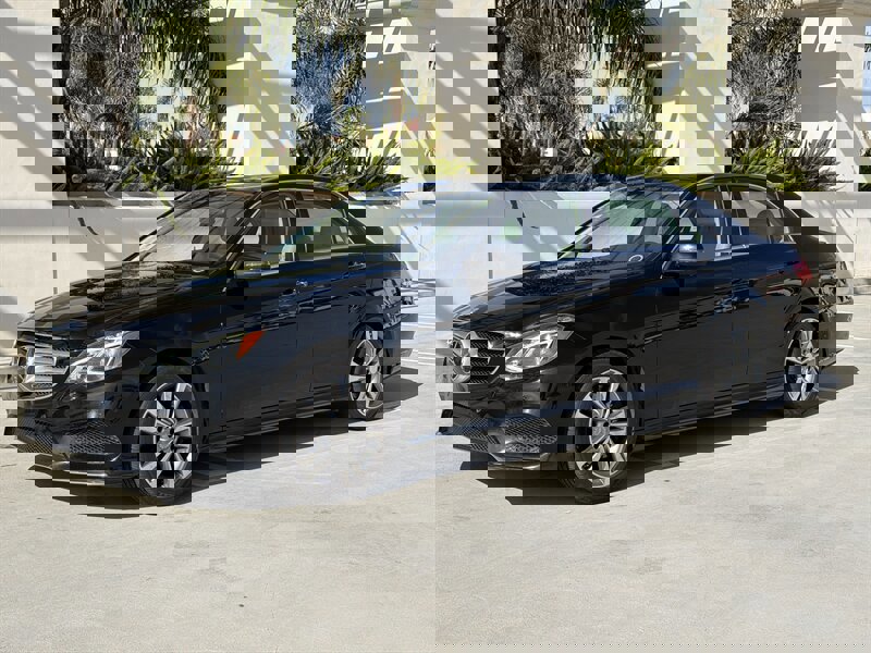 Used 2014 Mercedes-Benz E 250 BlueTEC Sedan image 3