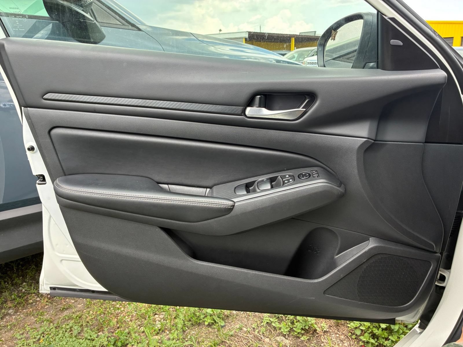 Used 2025 Nissan Altima 2.5 SV FWD image 18