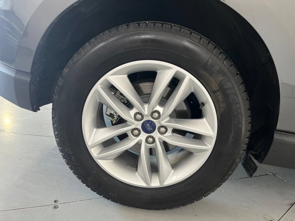 Used 2017 Ford Edge SEL w/ Equipment Group 201A AWD/4WD image 17