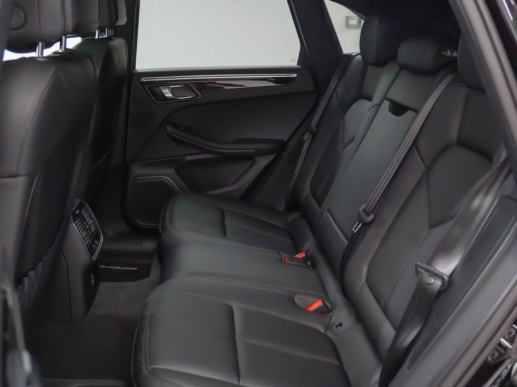 Used 2026 Porsche Macan AWD/4WD image 17