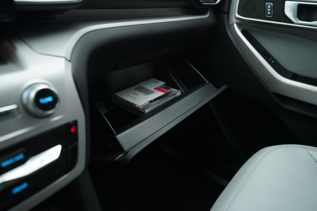 Used 2021 Ford Explorer XLT w/ XLT Sport Appearance Package image 30