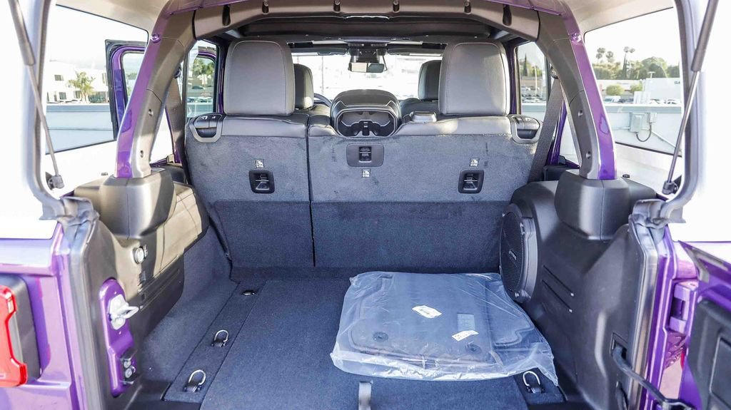 New 2026 Jeep Wrangler Unlimited Rubicon w/ Whitecap Package AWD/4WD image 31