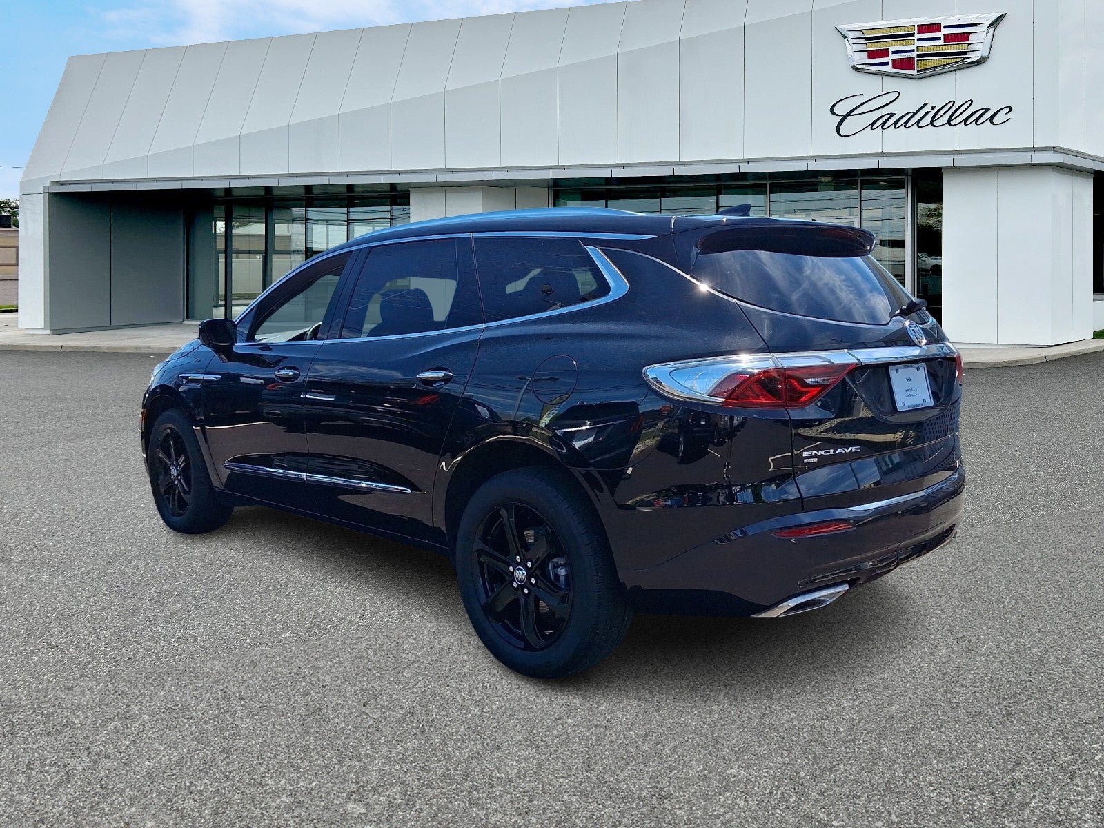 Used 2023 Buick Enclave Essence w/ Sport Touring Edition AWD/4WD image 4