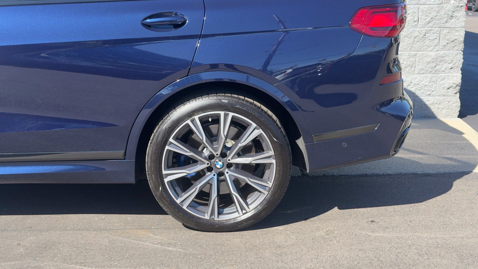 Used 2021 BMW X7 M50i AWD/4WD image 4