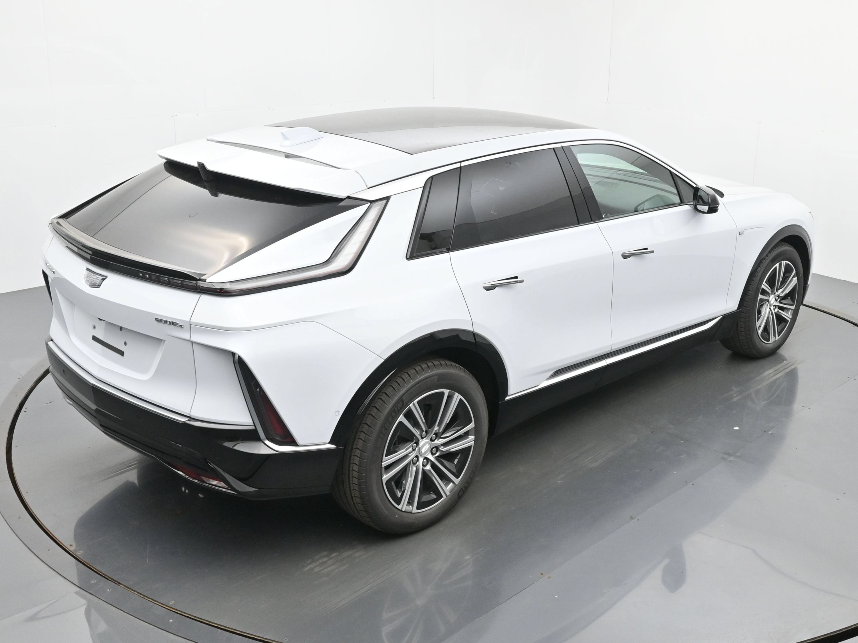 New 2026 Cadillac Lyriq Luxury w/ LPO, Floor Liner Package AWD/4WD image 27