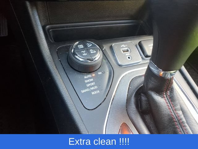 Used 2022 Jeep Cherokee Trailhawk AWD/4WD image 17