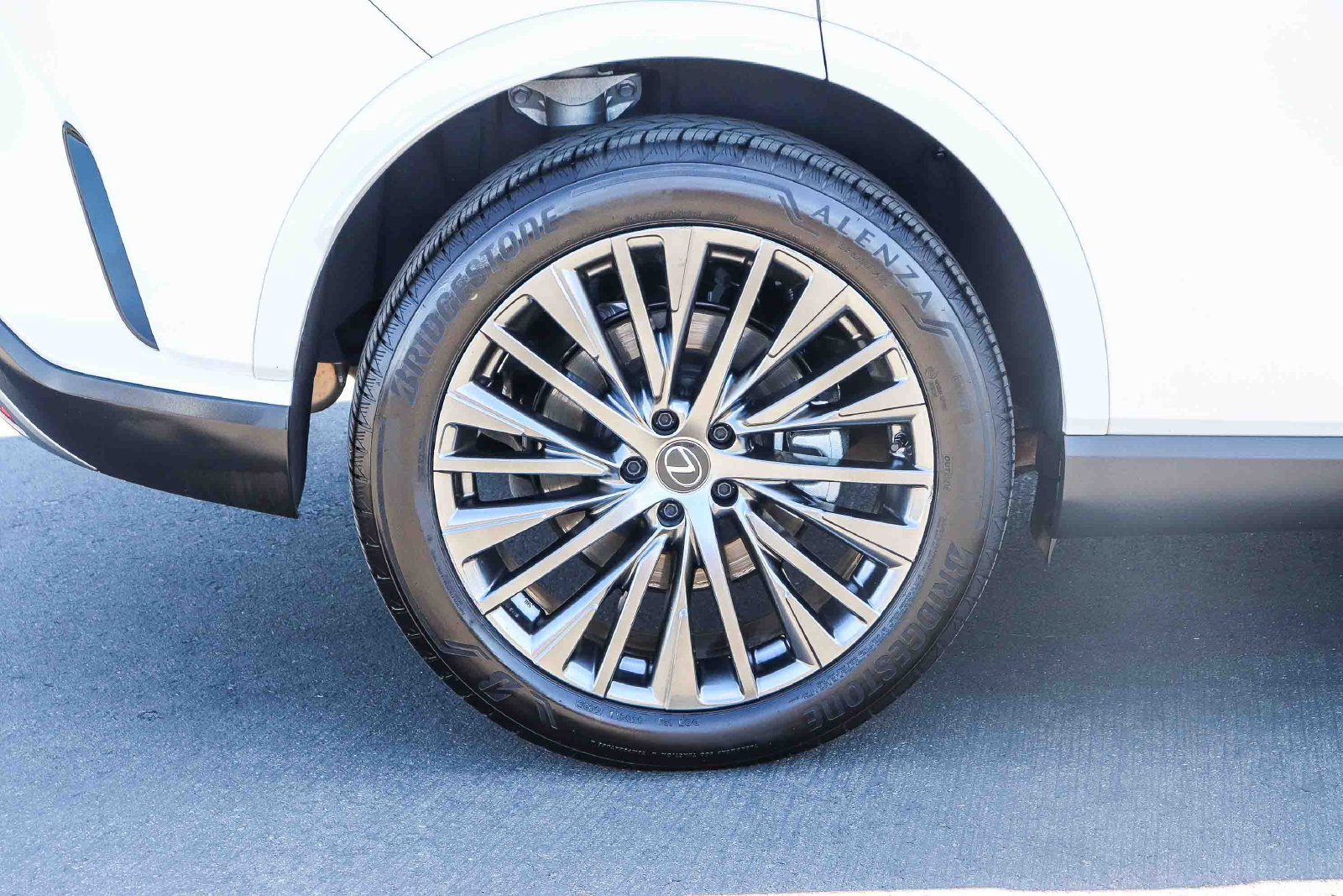 Certified 2024 Lexus RX 450h AWD w/ Convenience Package image 9