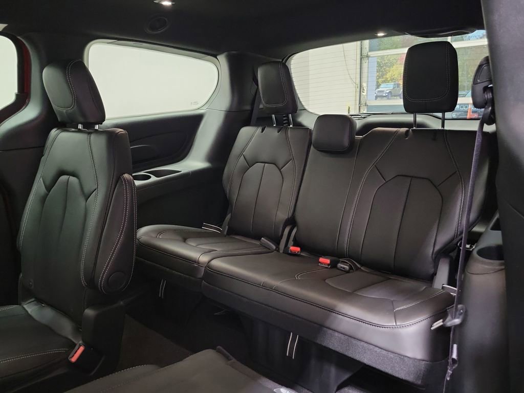 New 2026 Chrysler Pacifica Select AWD/4WD image 12
