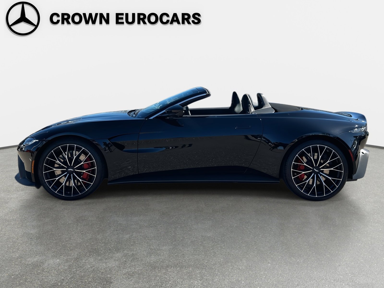 Used 2023 Aston Martin V8 Vantage Roadster image 2