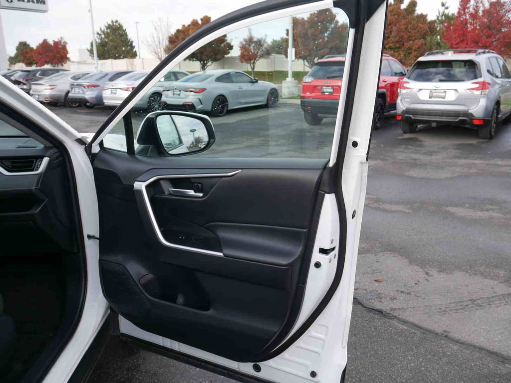 Used 2021 Toyota RAV4 XLE image 23