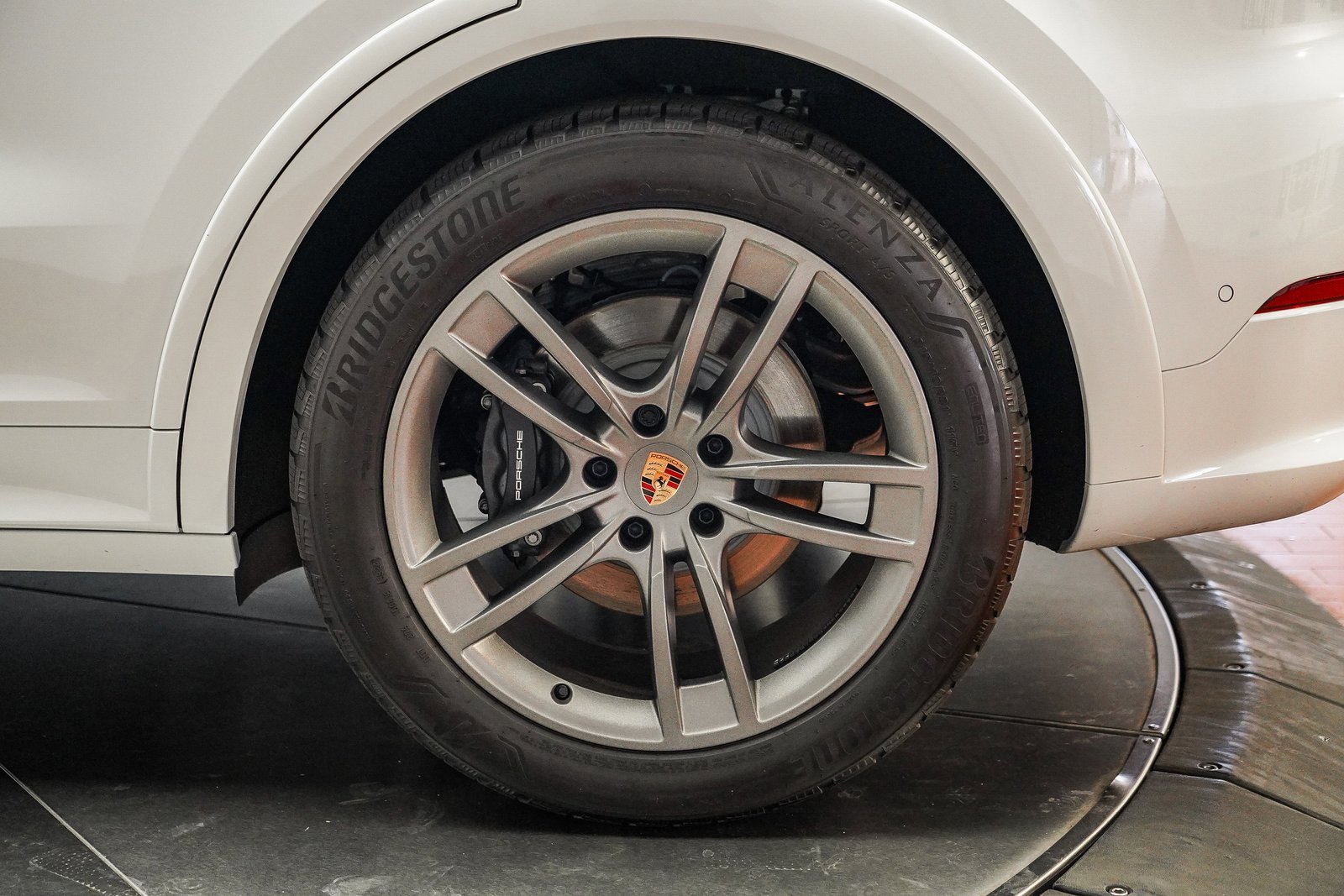 Used 2025 Porsche Cayenne image 15