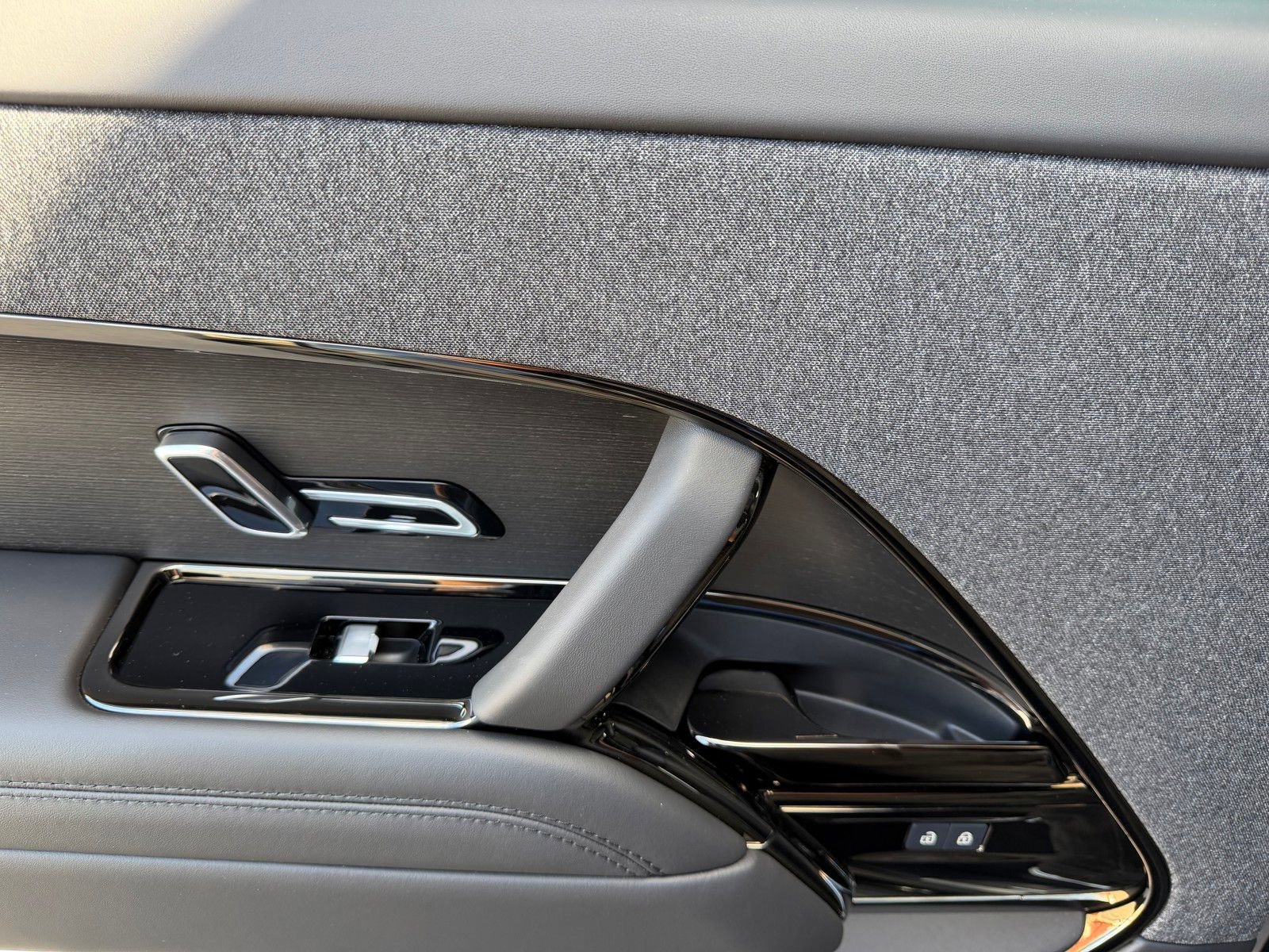 New 2026 Land Rover Range Rover Sport Autobiography AWD/4WD image 31