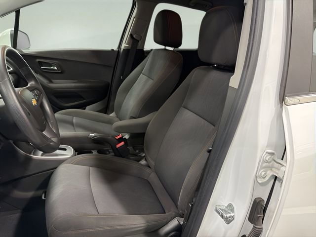 Used 2017 Chevrolet Trax LT AWD/4WD image 11
