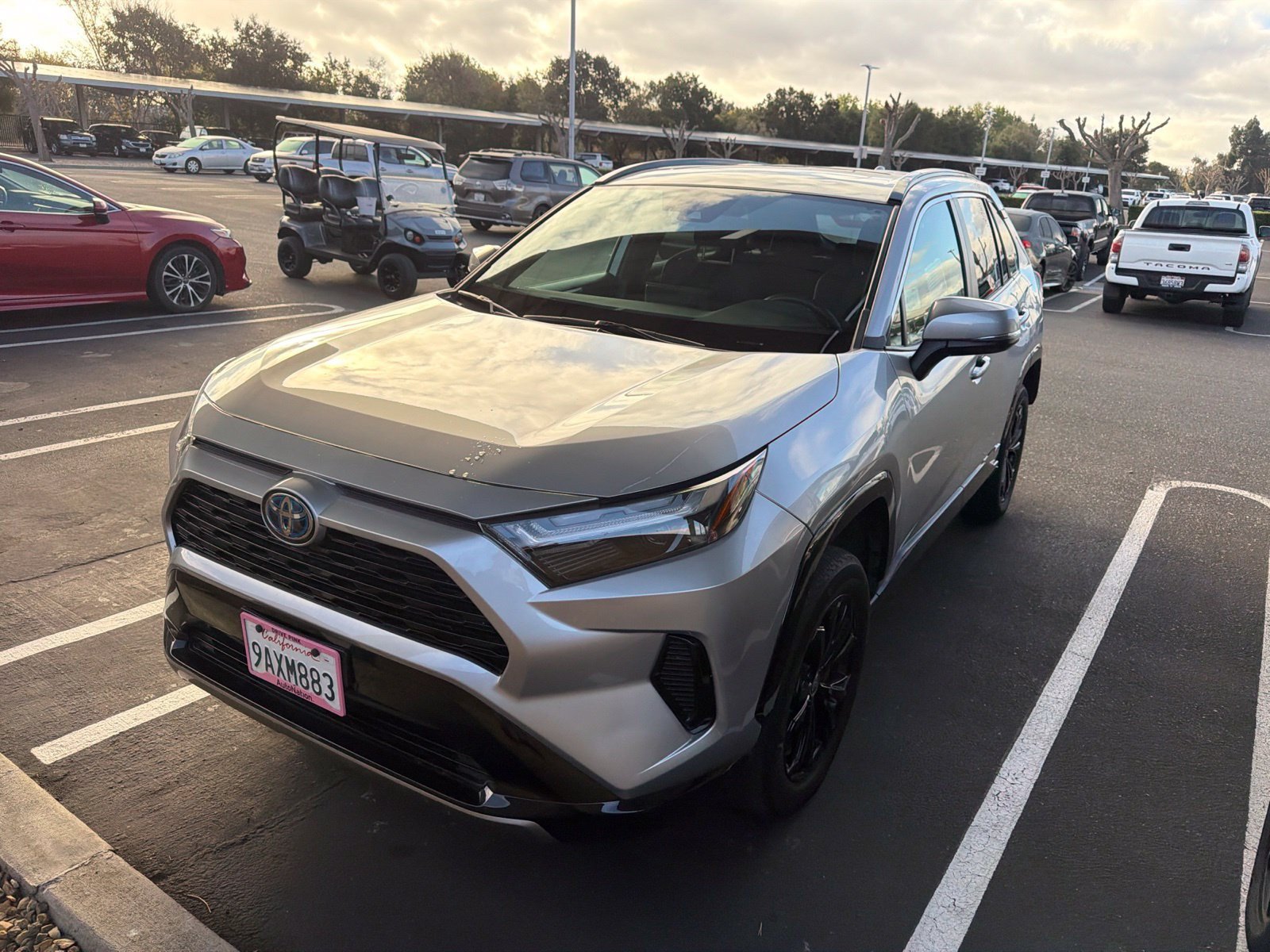 Used 2022 Toyota RAV4 SE w/ Convenience Package AWD/4WD image 4