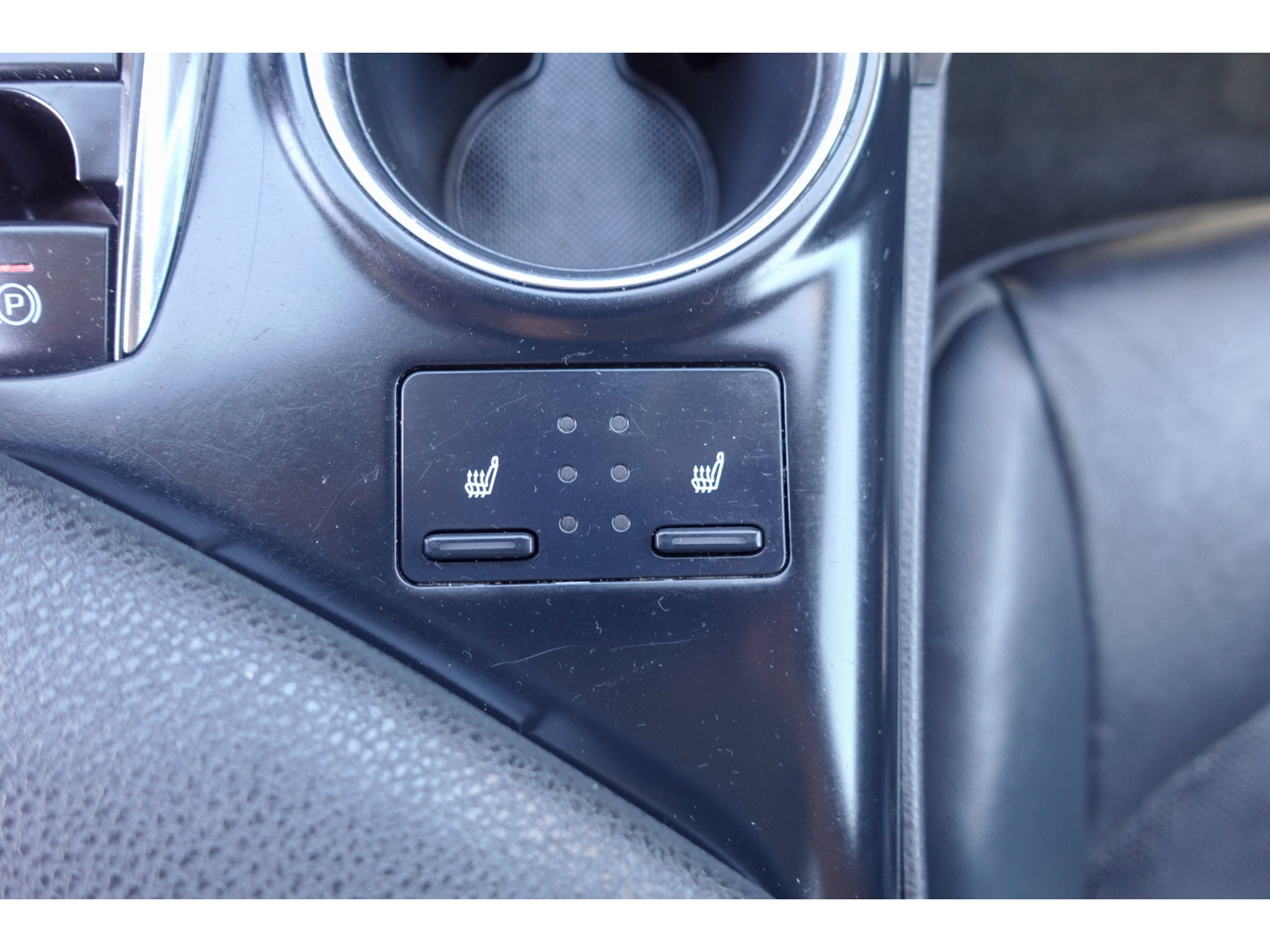Used 2020 Toyota Camry XSE FWD image 19