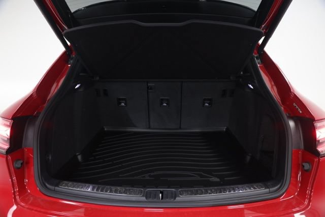 Used 2025 Porsche Macan AWD/4WD image 14
