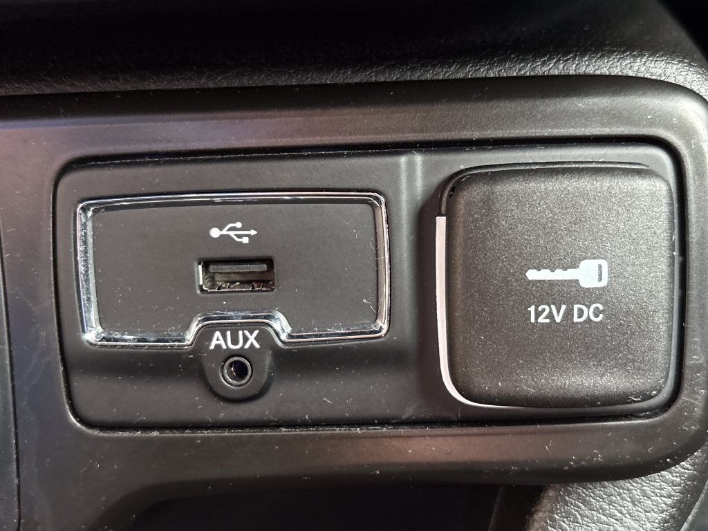 Used 2023 Jeep Renegade Altitude AWD/4WD image 14