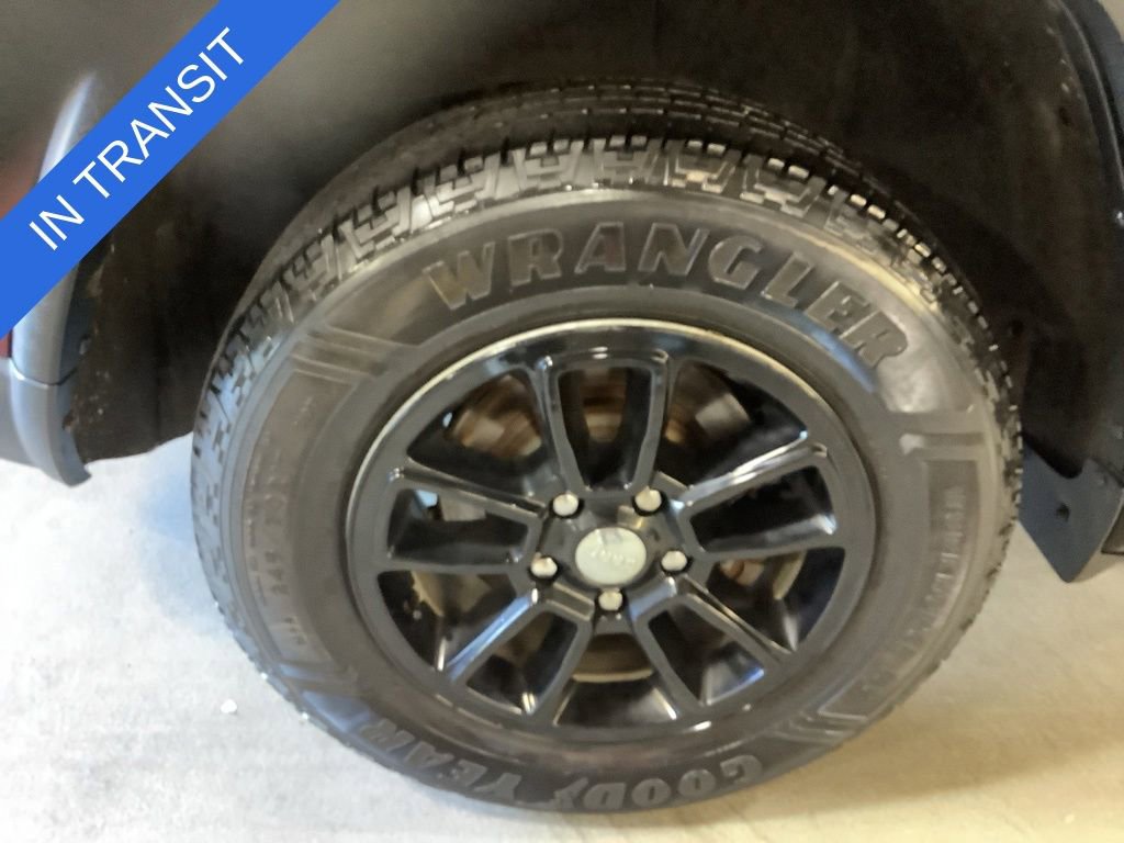 Used 2018 Jeep Grand Cherokee Laredo AWD/4WD image 11