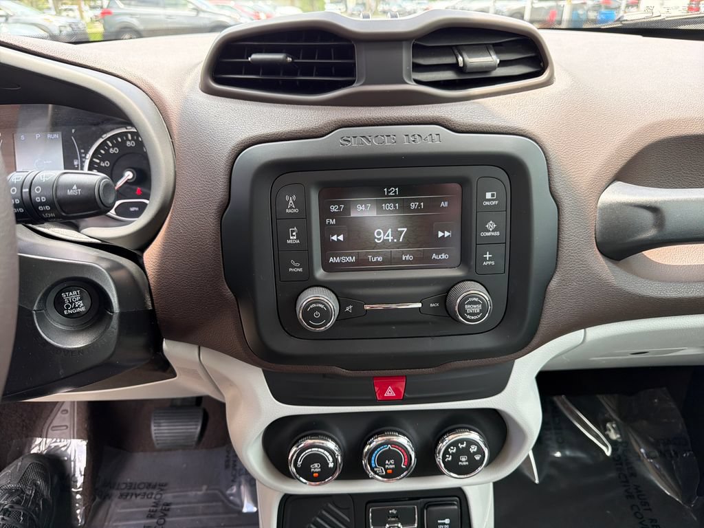 Used 2017 Jeep Renegade Latitude FWD image 24
