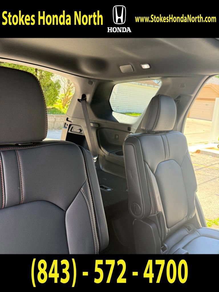 Used 2025 Honda Pilot TrailSport image 8