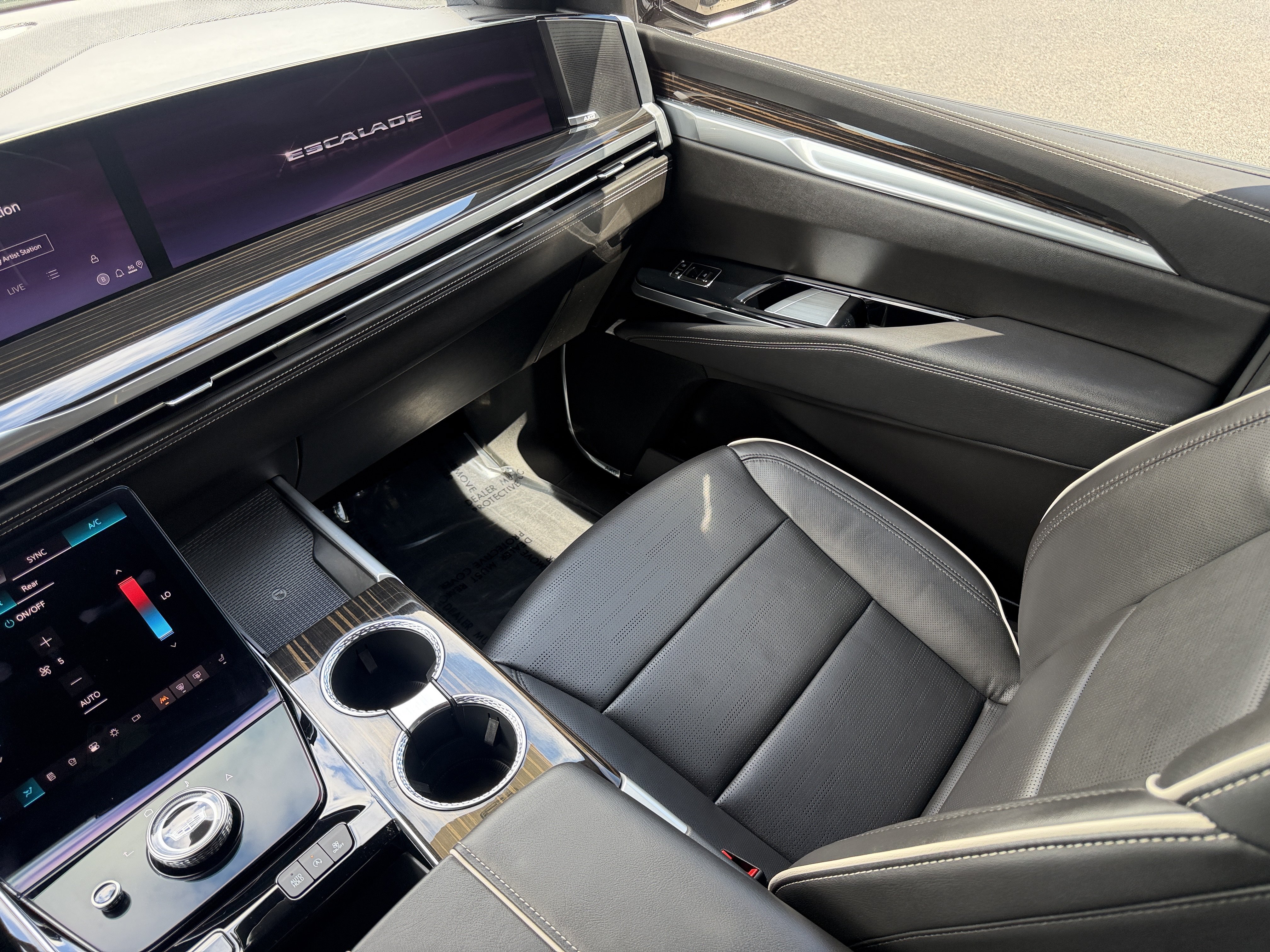 Certified 2024 Cadillac Escalade ESV Sport Platinum w/ LPO, ONYX Package AWD/4WD image 17
