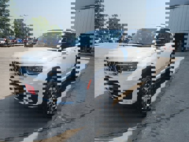 New 2025 Jeep Grand Cherokee L Limited w/ Trailer Tow Package image 3