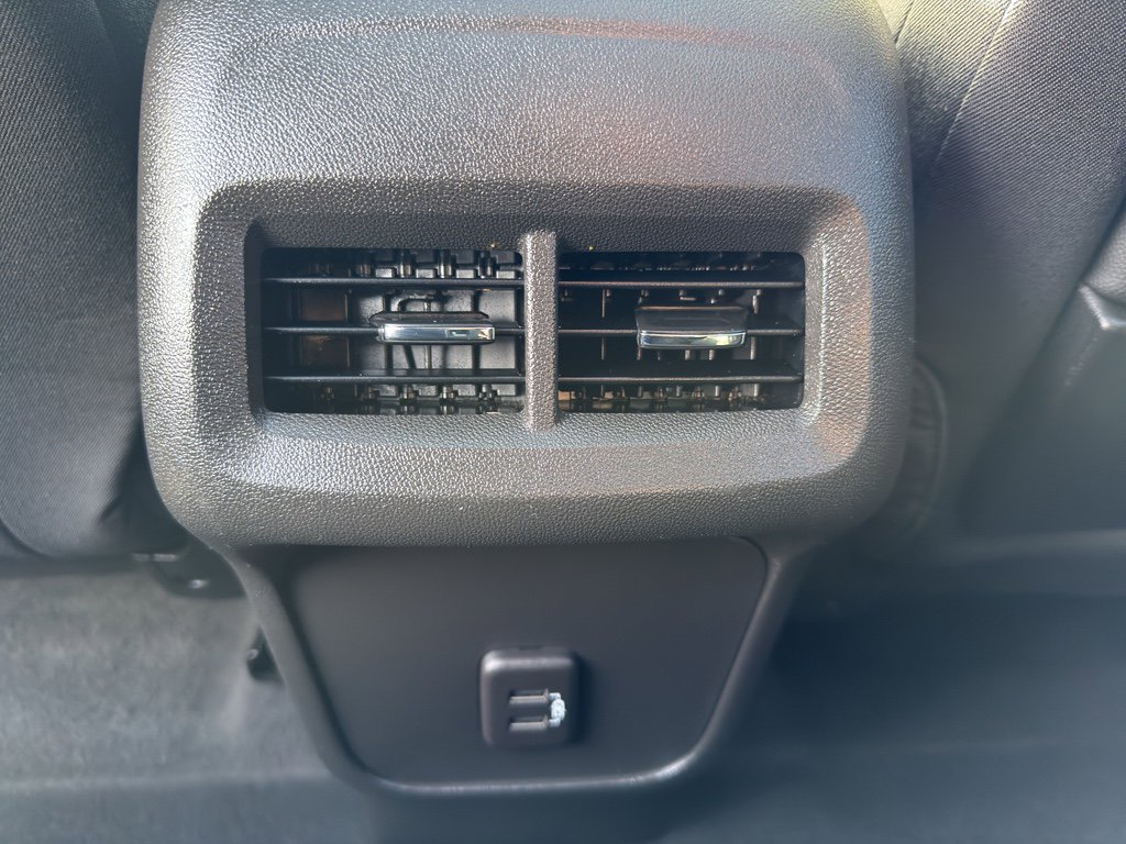 Used 2023 GMC Terrain SLE w/ Driver Convenience Package image 32