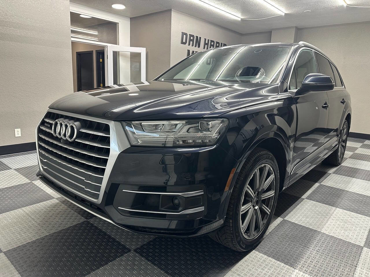 Used 2017 Audi Q7 3.0T Prestige AWD/4WD image 3
