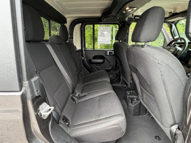 Used 2021 Jeep Gladiator Sport AWD/4WD image 8