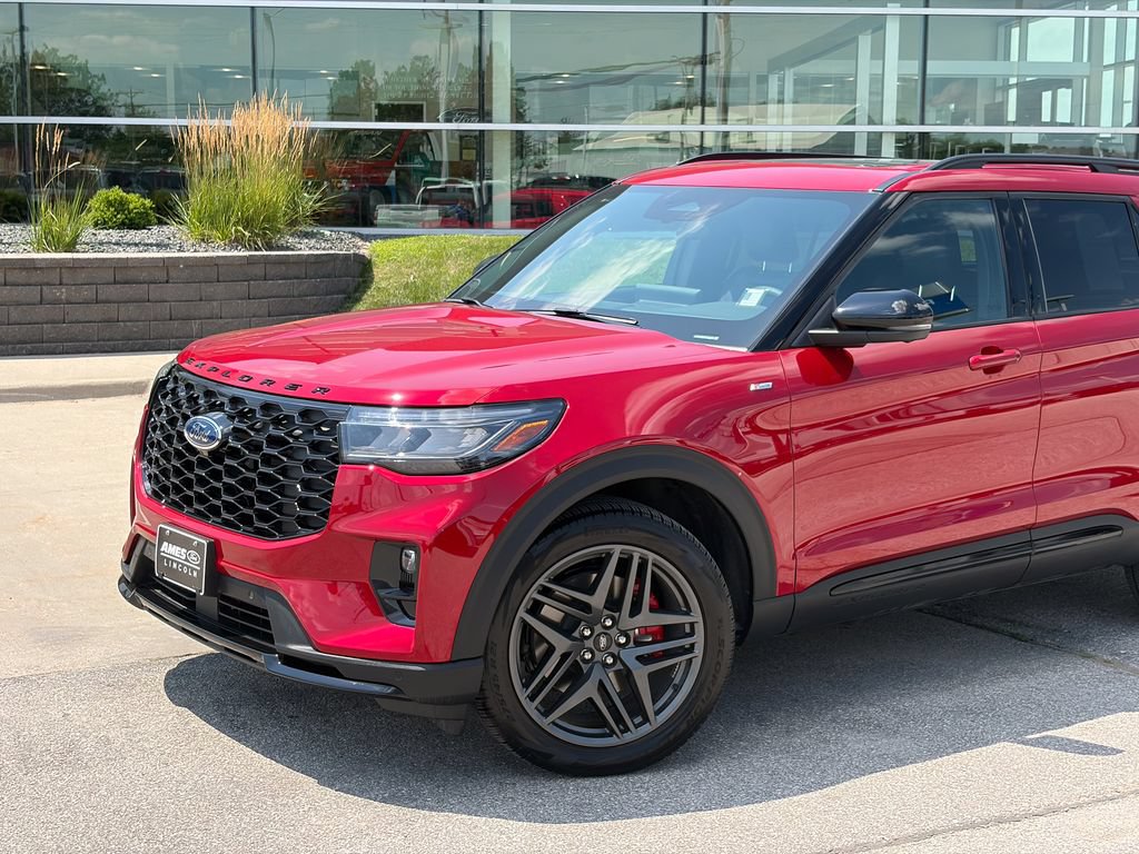 Certified 2025 Ford Explorer ST-Line w/ Premium Package AWD/4WD image 2