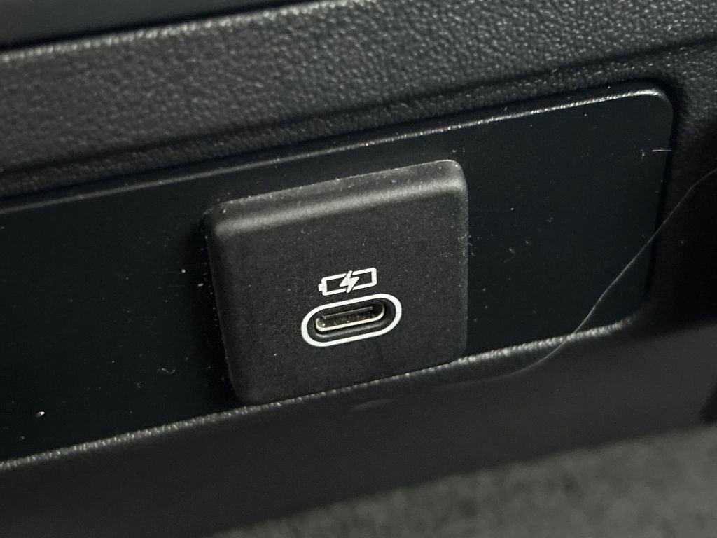 Used 2024 Jaguar F-PACE R-Dynamic S image 25