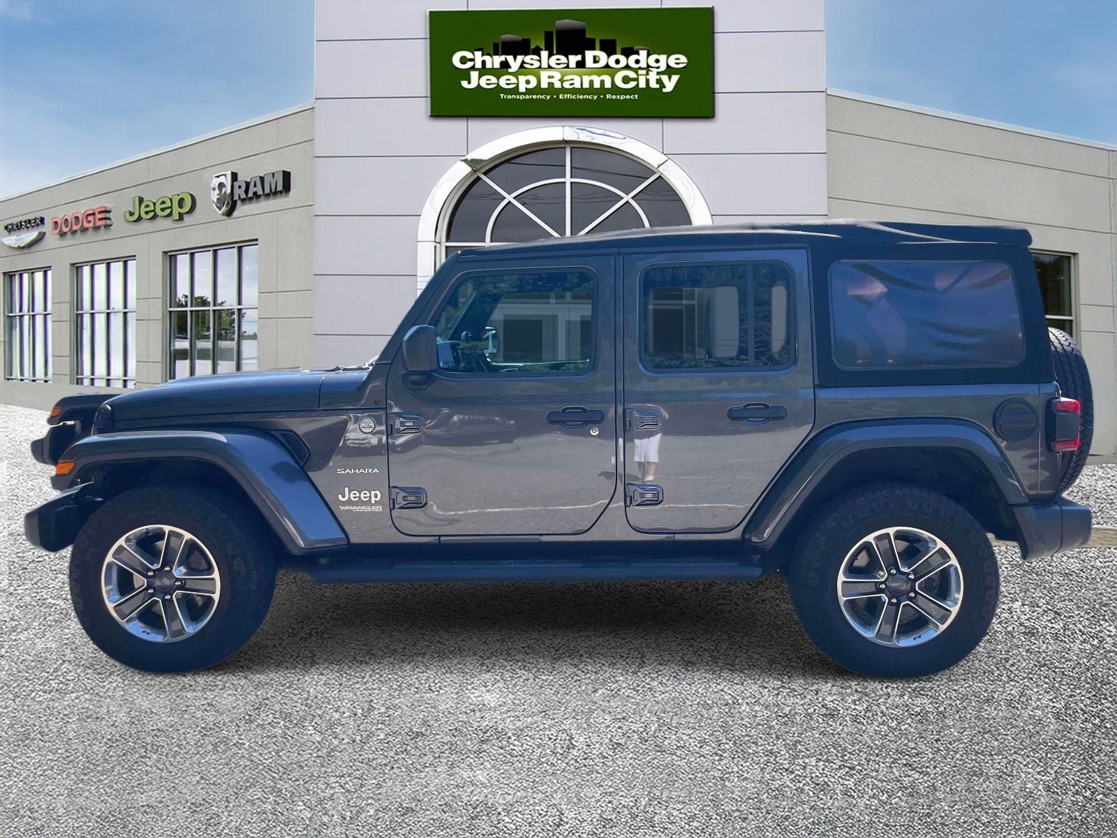 Used 2021 Jeep Wrangler Unlimited Sahara AWD/4WD image 4
