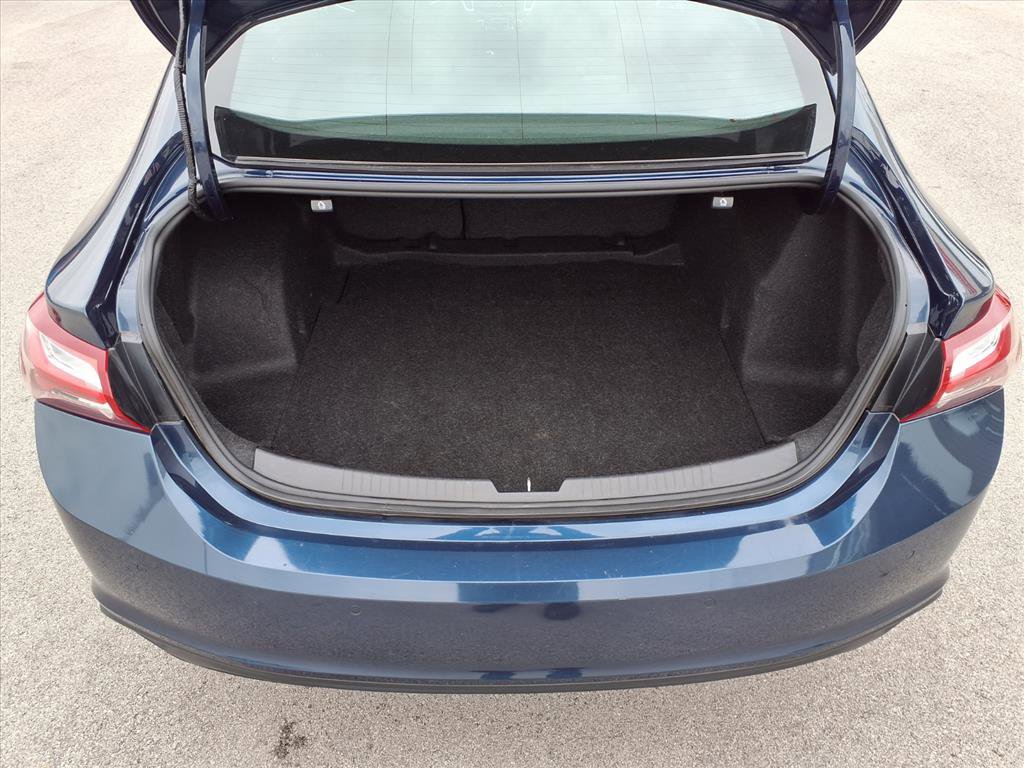 Used 2019 Chevrolet Malibu LT w/ Driver Confidence Package image 8